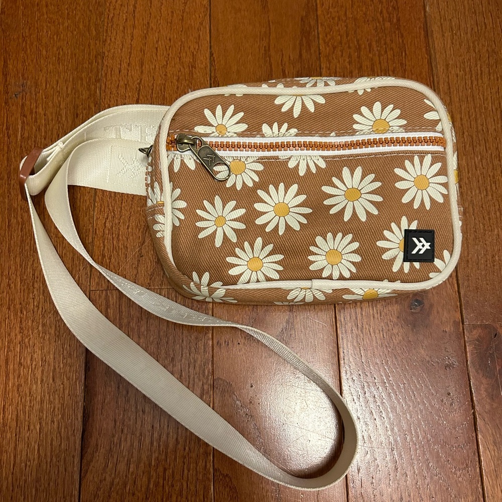 Threads Belt Bag in Hazel